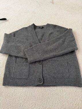 Uniqlo Gray V-Neck Button Front Cardigan Sz M